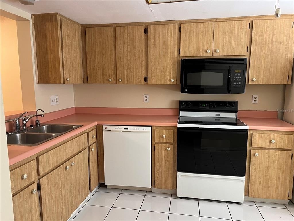 2225 Lark Circle W - Photo 3