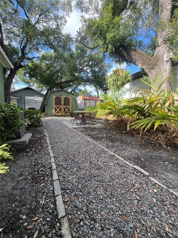 402 W Paris Street - Photo 16