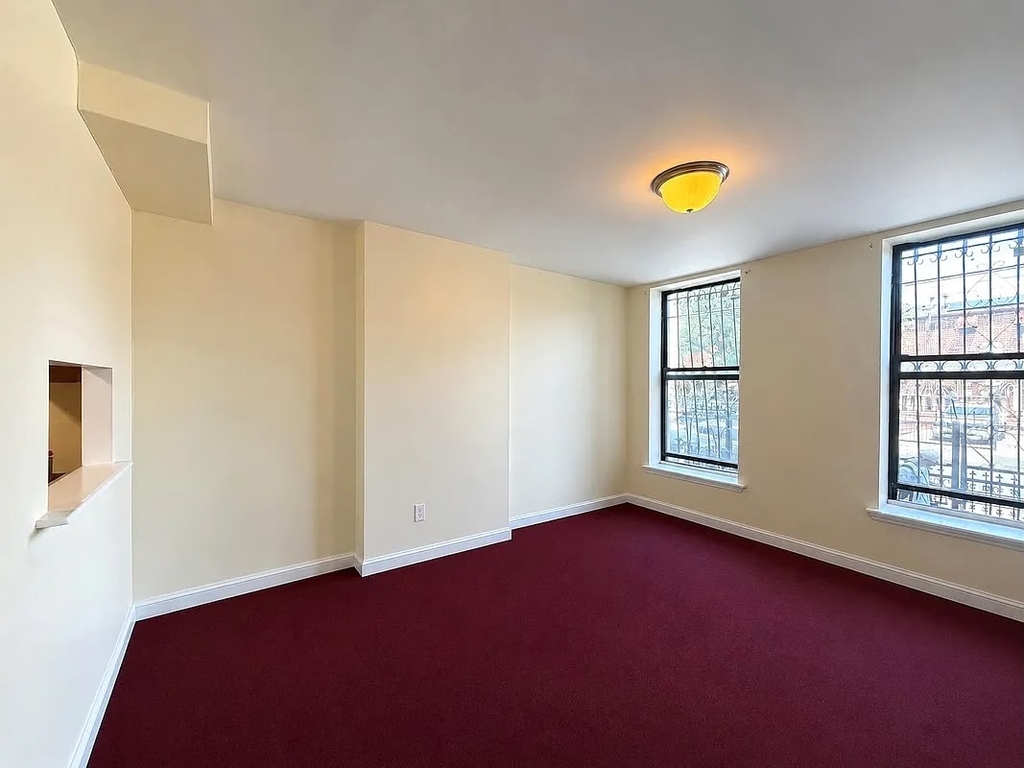 2Bed 1 Bath in Miller Avenue - Photo 3