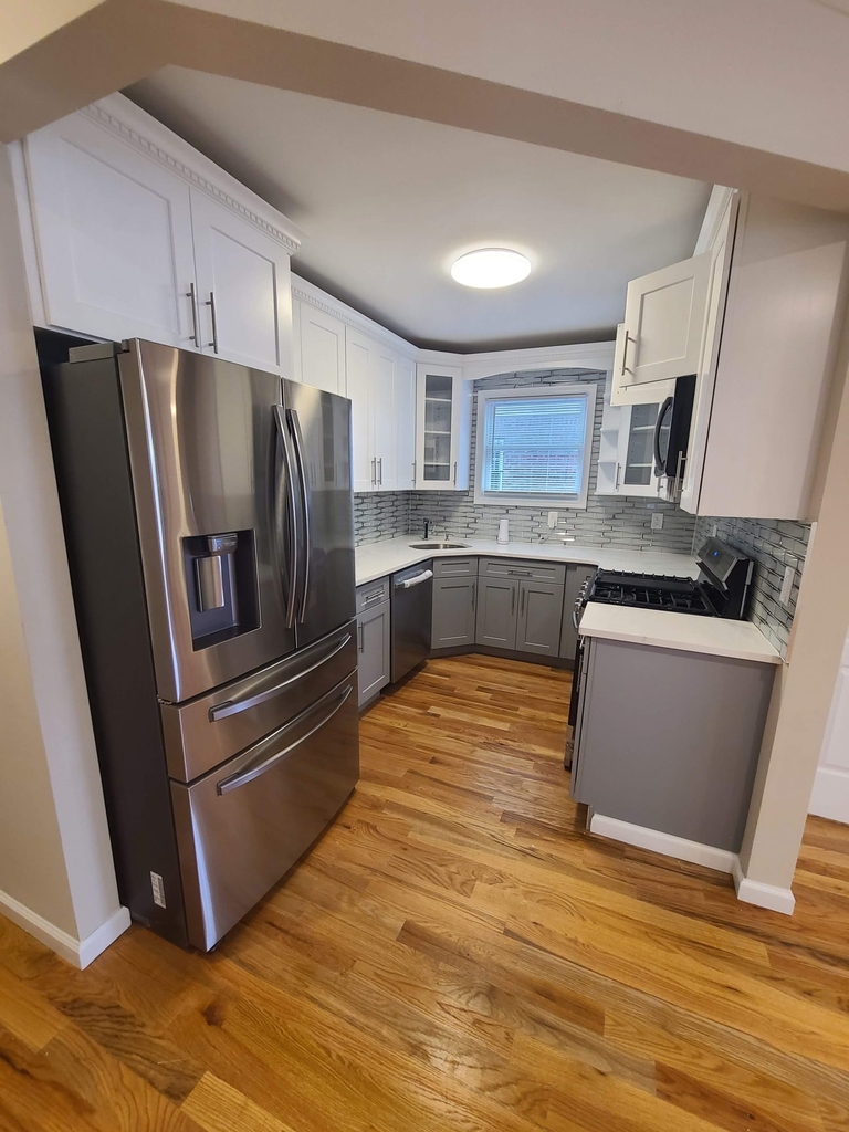 Spacious Apartment in Jamaica Queens - Photo 1