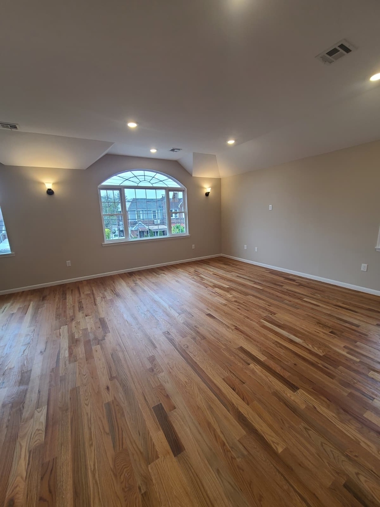 Spacious Apartment in Jamaica Queens - Photo 3