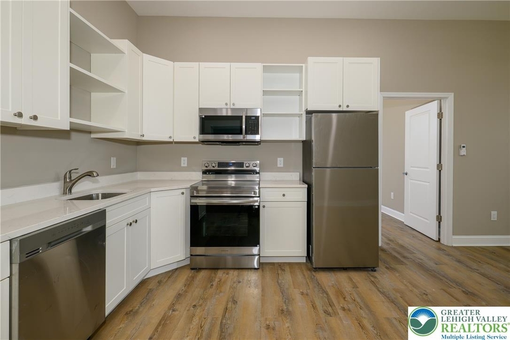 1012 2nd Street - Photo 12