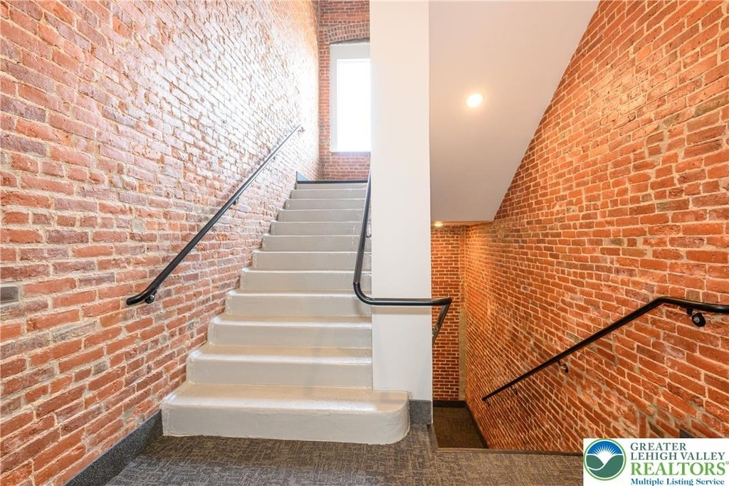 1012 2nd Street - Photo 4