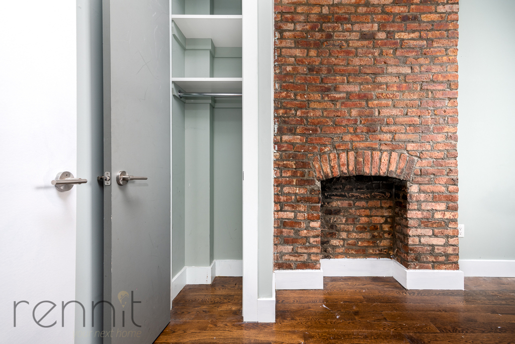 1160 Halsey Street - Photo 3