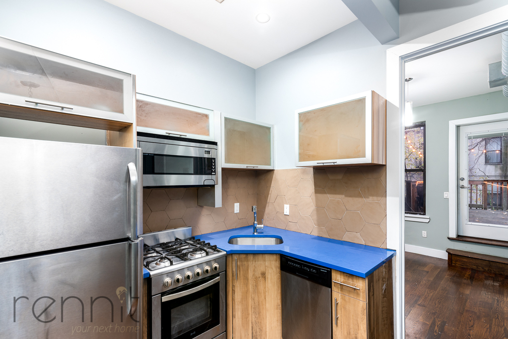1160 Halsey Street - Photo 1