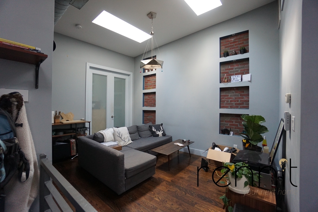 1160 Halsey Street - Photo 7