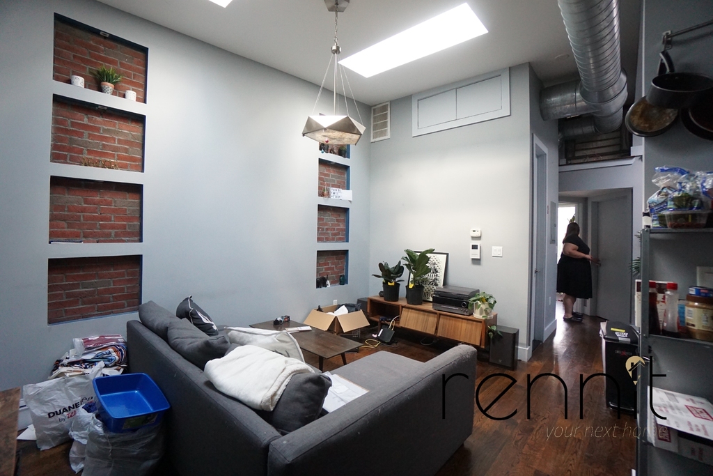 1160 Halsey Street - Photo 5