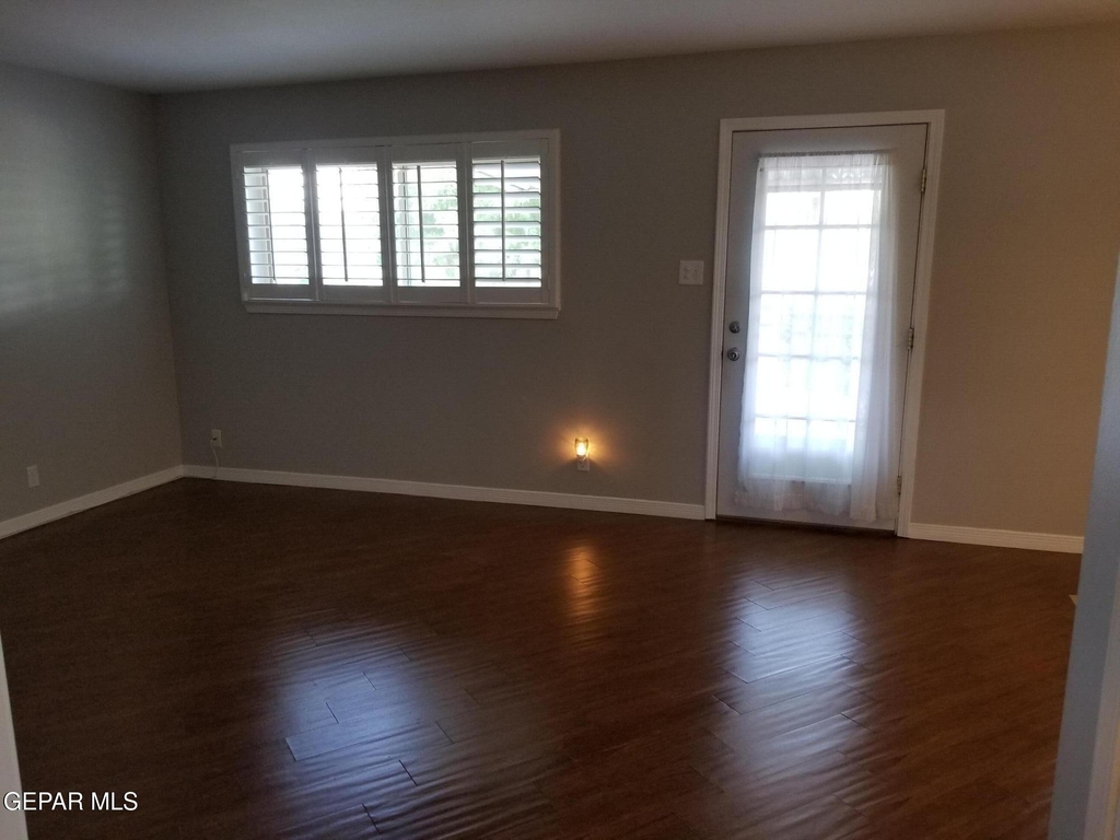 3301 Greenock Street - Photo 1