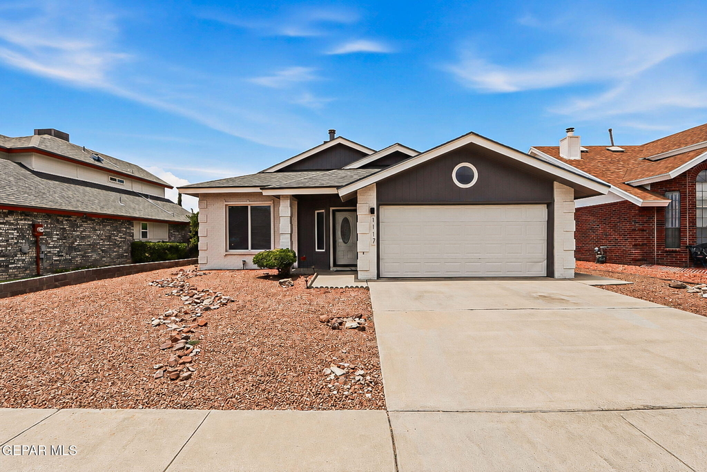 1117 Sun Shadow Drive - Photo 1