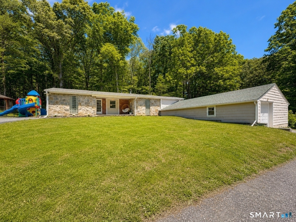 22 Circle Drive - Photo 2