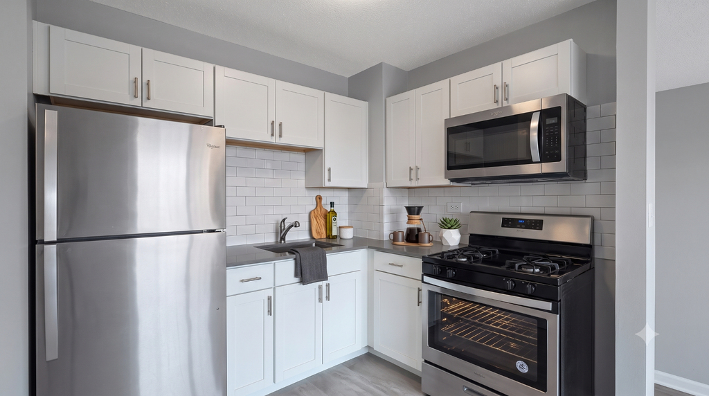 3333 Broadway - Photo 2
