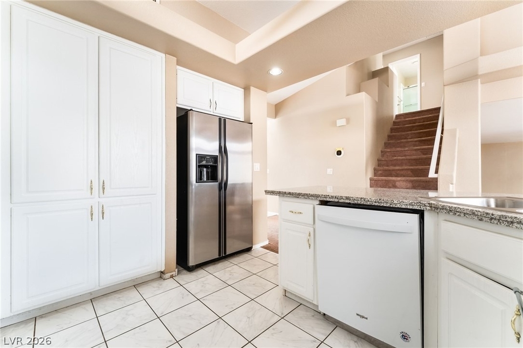8725 Autumn Valley Avenue - Photo 7