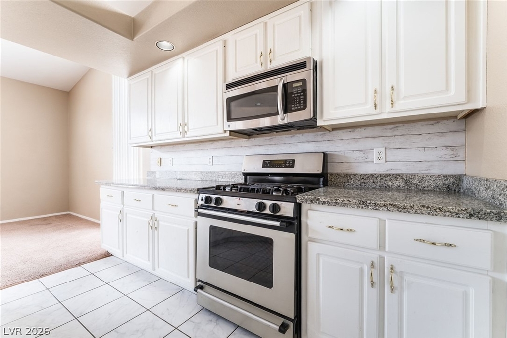 8725 Autumn Valley Avenue - Photo 9