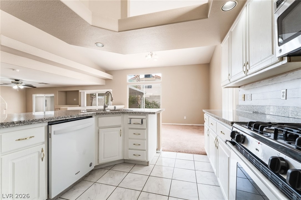 8725 Autumn Valley Avenue - Photo 8