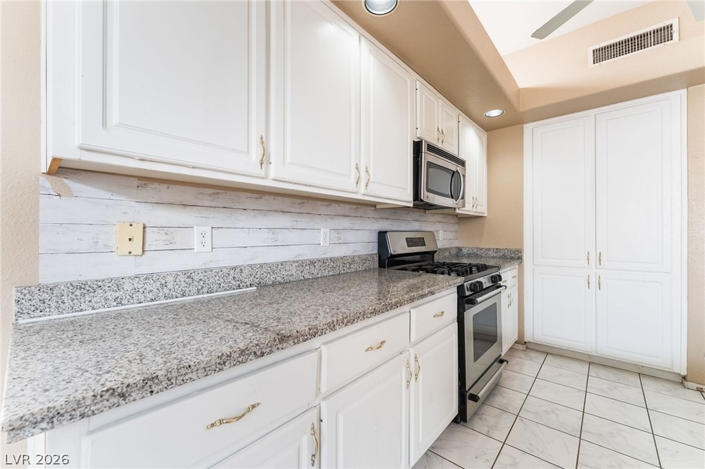 8725 Autumn Valley Avenue - Photo 6