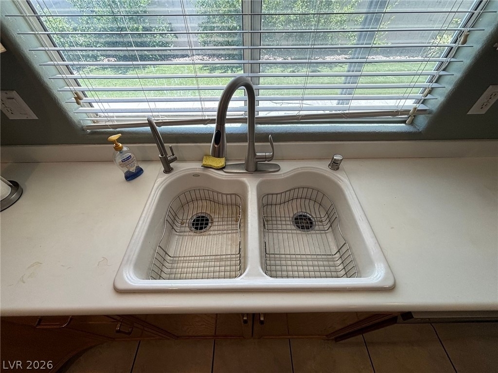 7909 Constantinople Avenue - Photo 21