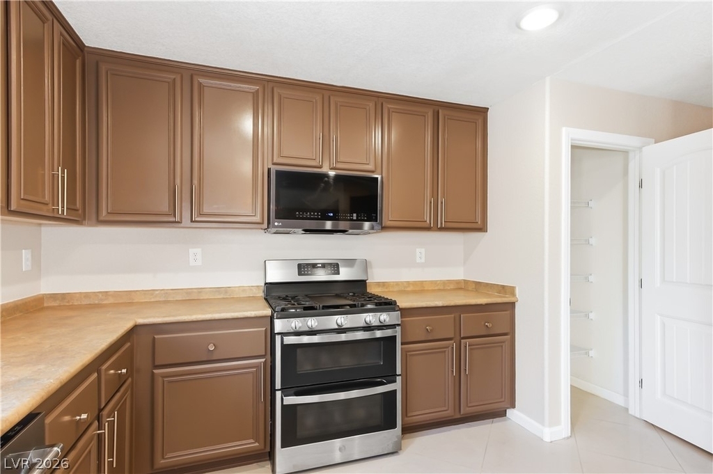 10847 Iona Island Avenue - Photo 14