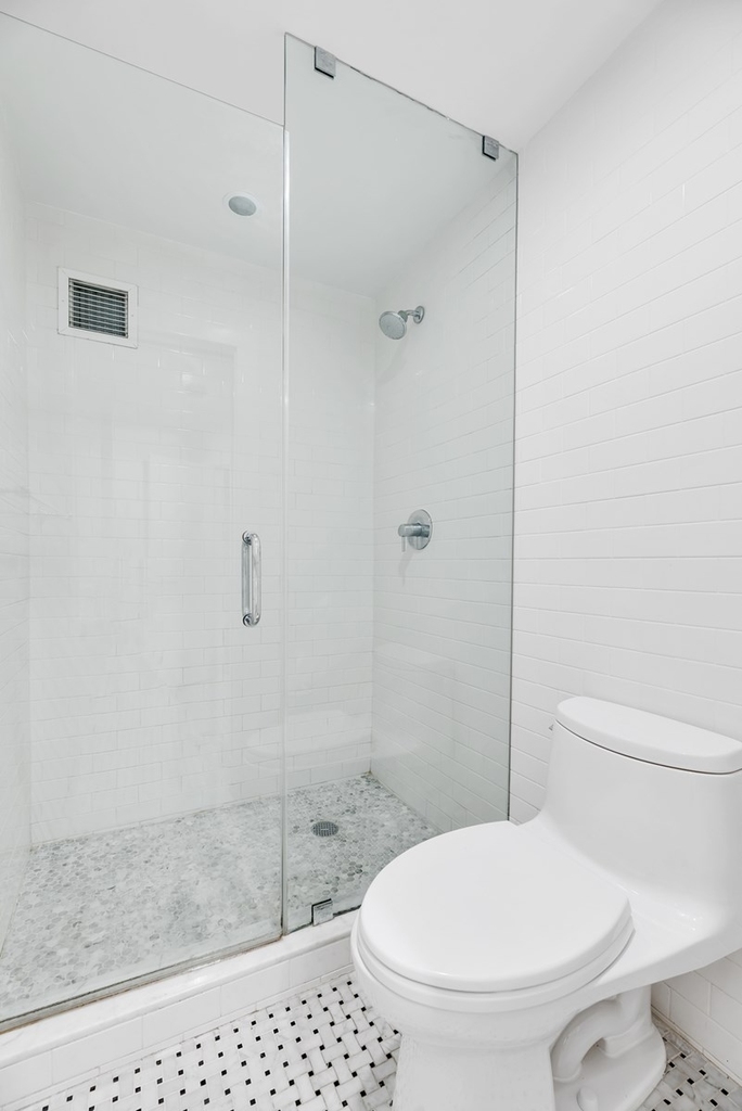 East 95th Street - Photo 6