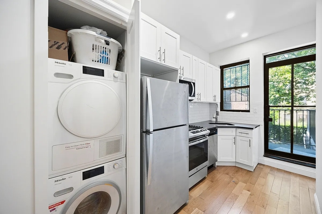 521 Decatur Street - Photo 1