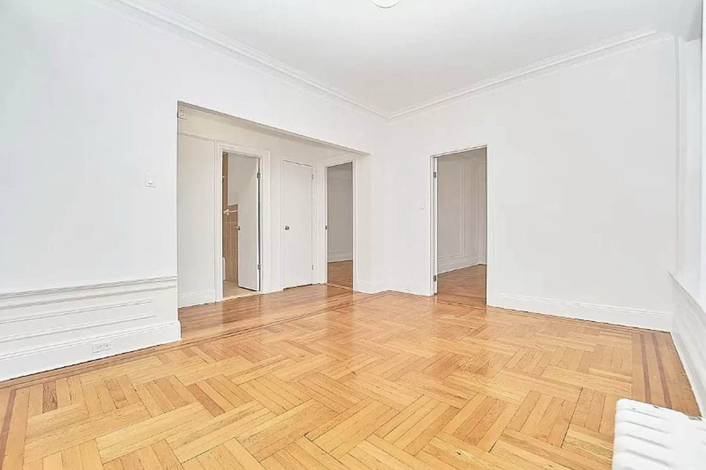 East 5th Street - Photo 4