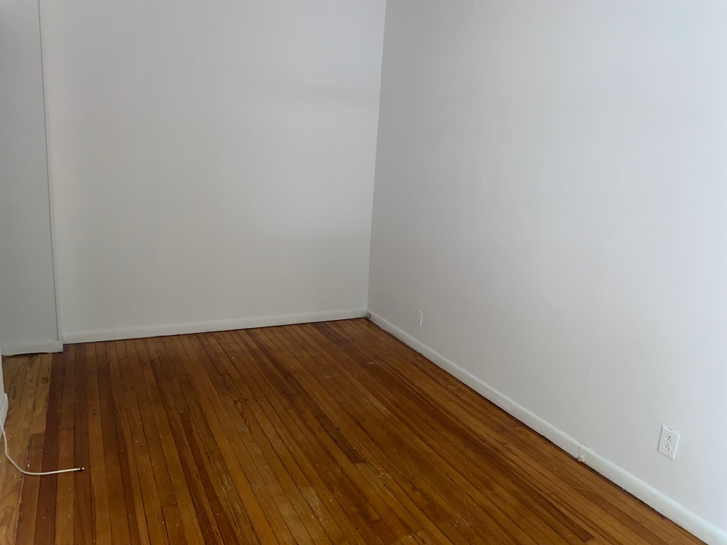 34-56 33rd Street - Photo 3
