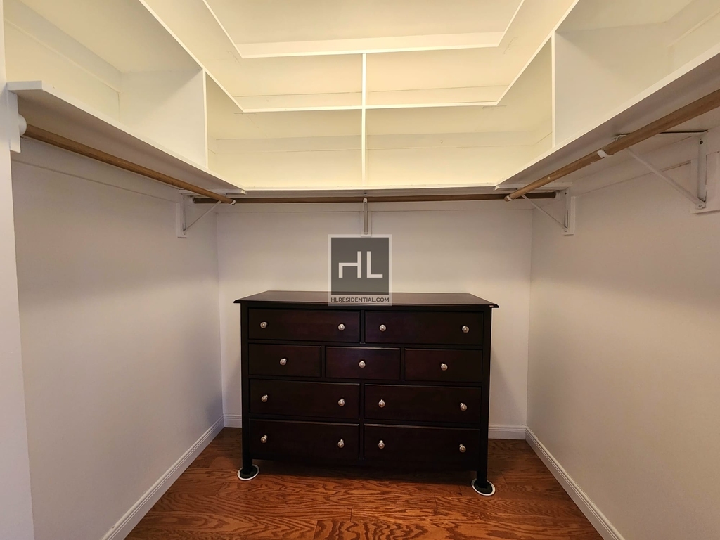 517 West 46 Street - Photo 6