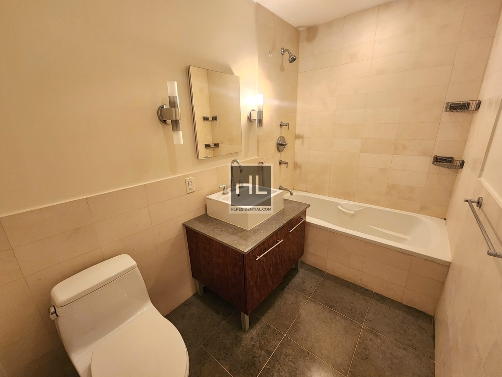 517 West 46 Street - Photo 9