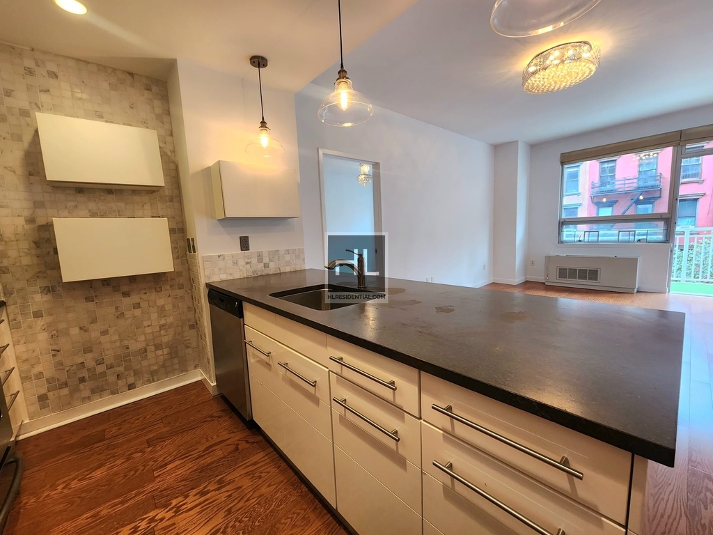517 West 46 Street - Photo 2