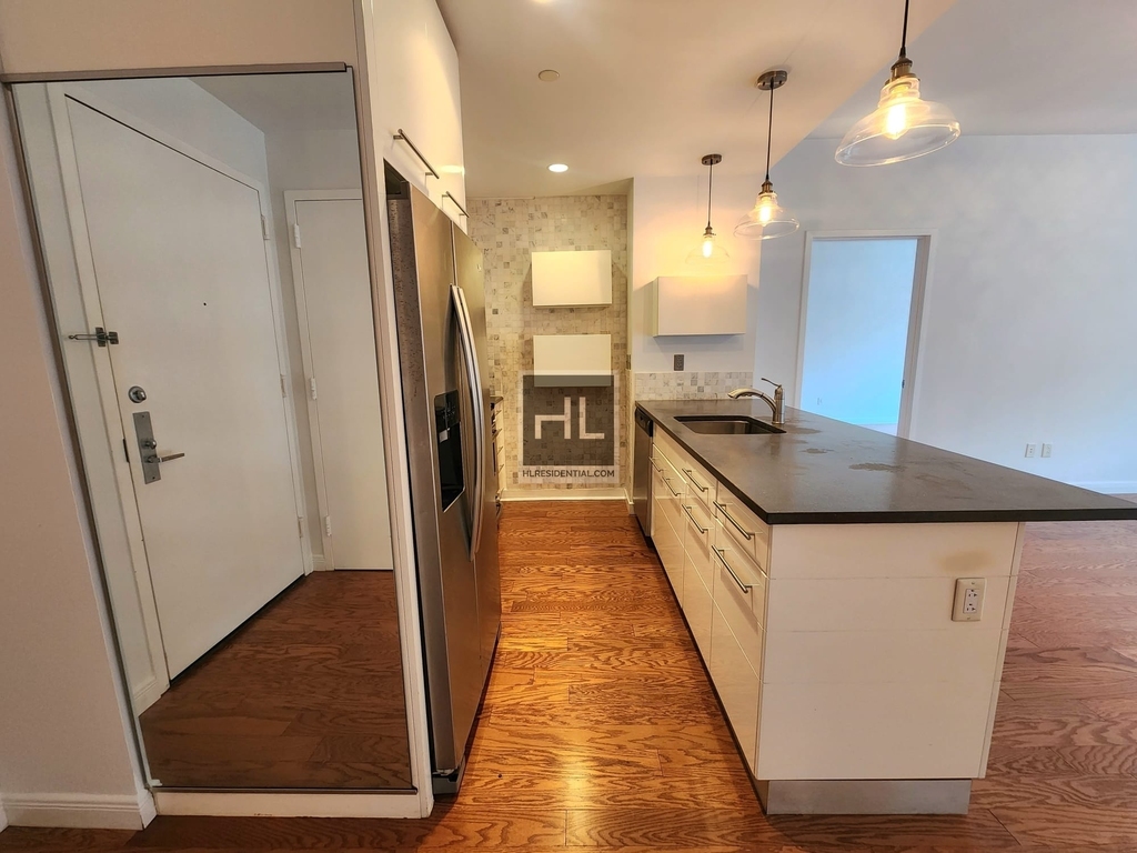 517 West 46 Street - Photo 3