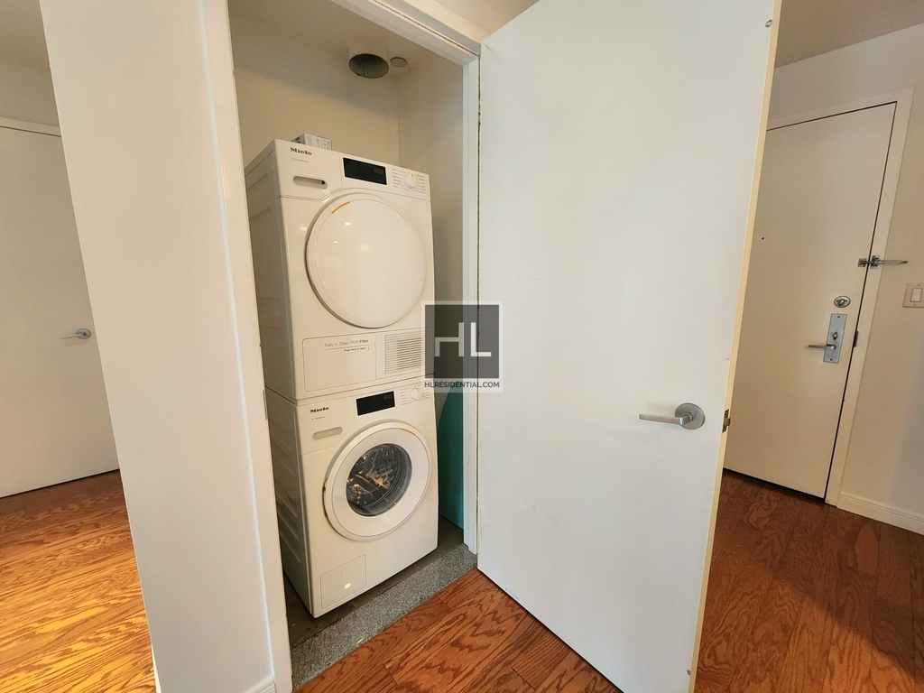 517 West 46 Street - Photo 4