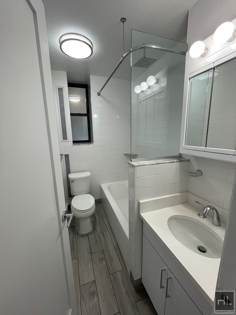 East 46 Street - Photo 10