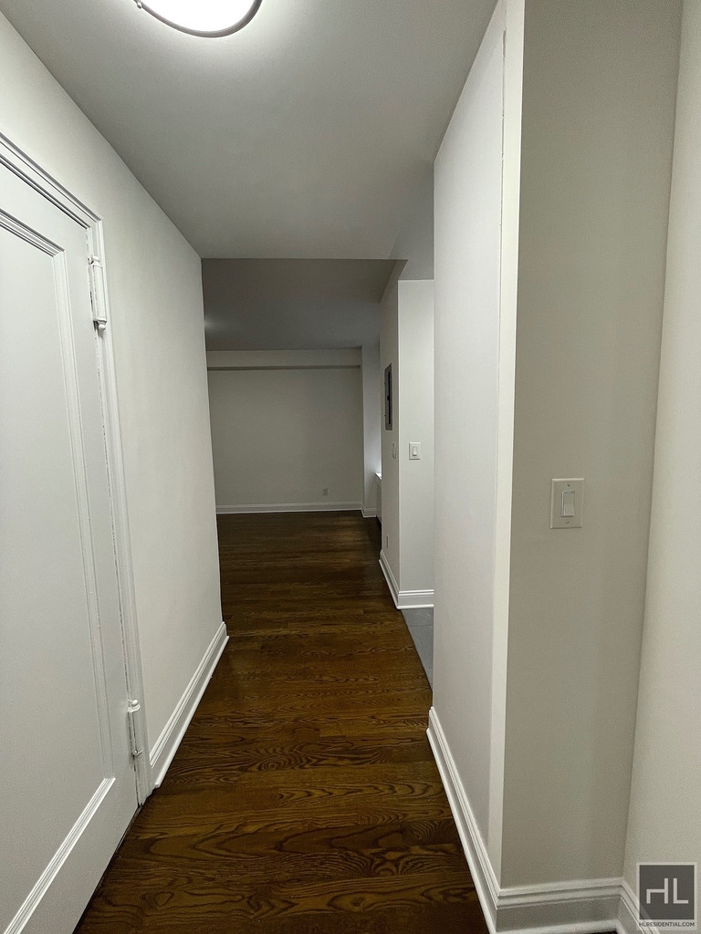 East 46 Street - Photo 7