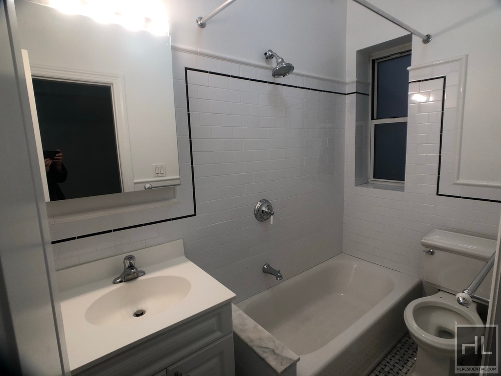 West 13 Street - Photo 4