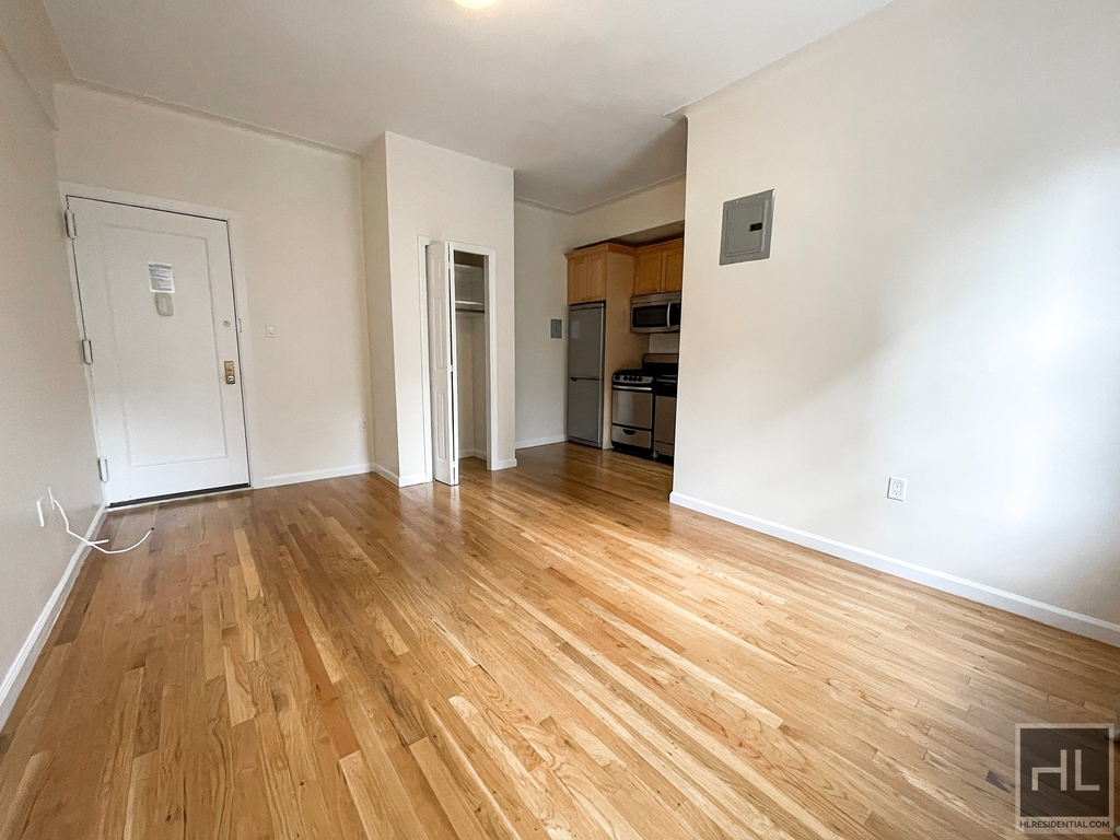 West 13 Street - Photo 1