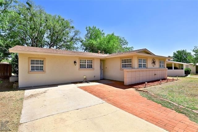 2518 Bennett Drive - Photo 0