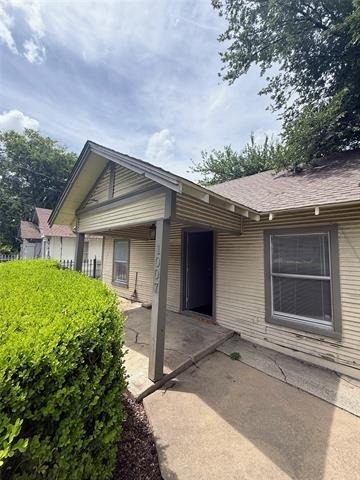1007 W Clarendon Drive - Photo 2