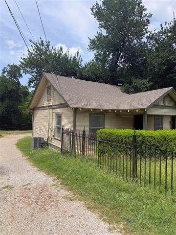 1007 W Clarendon Drive - Photo 1