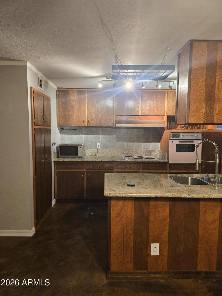3902 W Northview Avenue - Photo 1