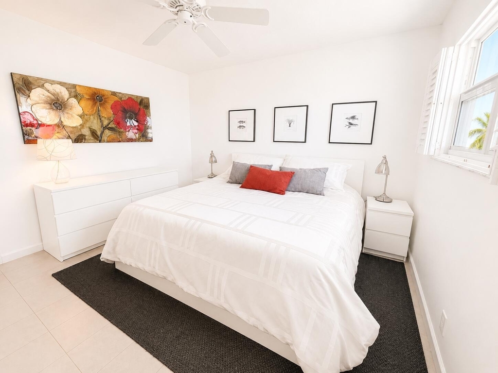 1069 Hillsboro Mile - Photo 25