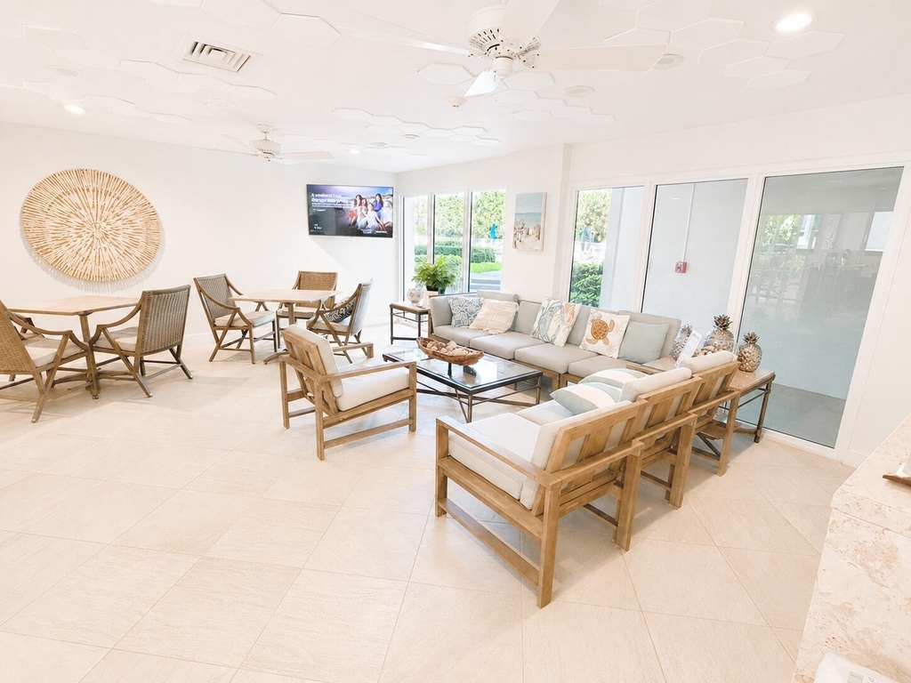 1069 Hillsboro Mile - Photo 18