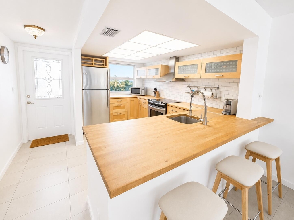 1069 Hillsboro Mile - Photo 32
