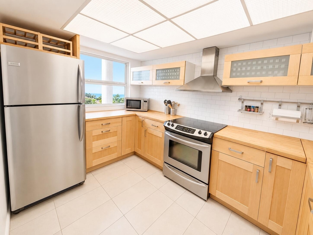1069 Hillsboro Mile - Photo 30