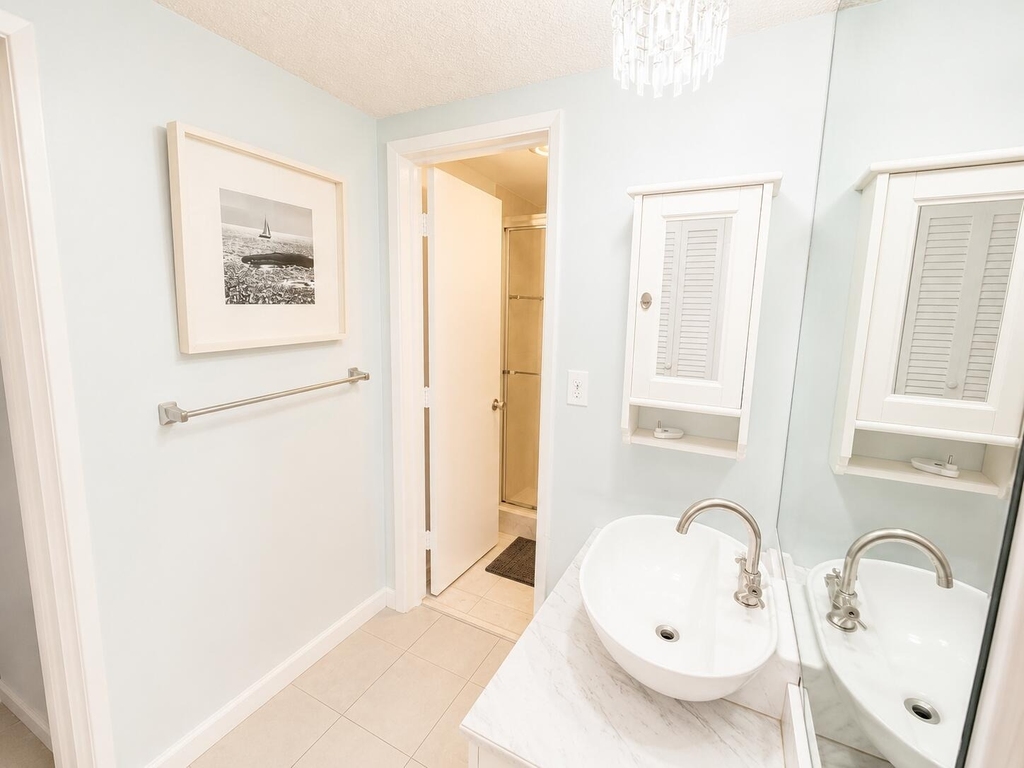 1069 Hillsboro Mile - Photo 24
