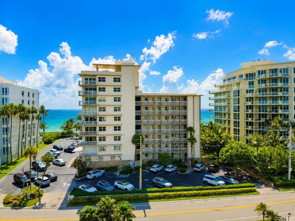 1069 Hillsboro Mile - Photo 1