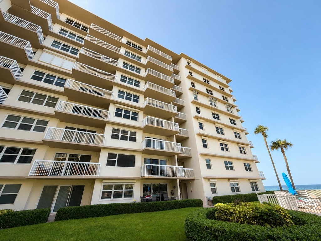 1069 Hillsboro Mile - Photo 16
