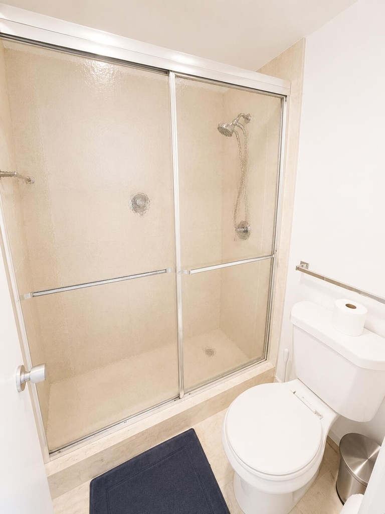 1069 Hillsboro Mile - Photo 22