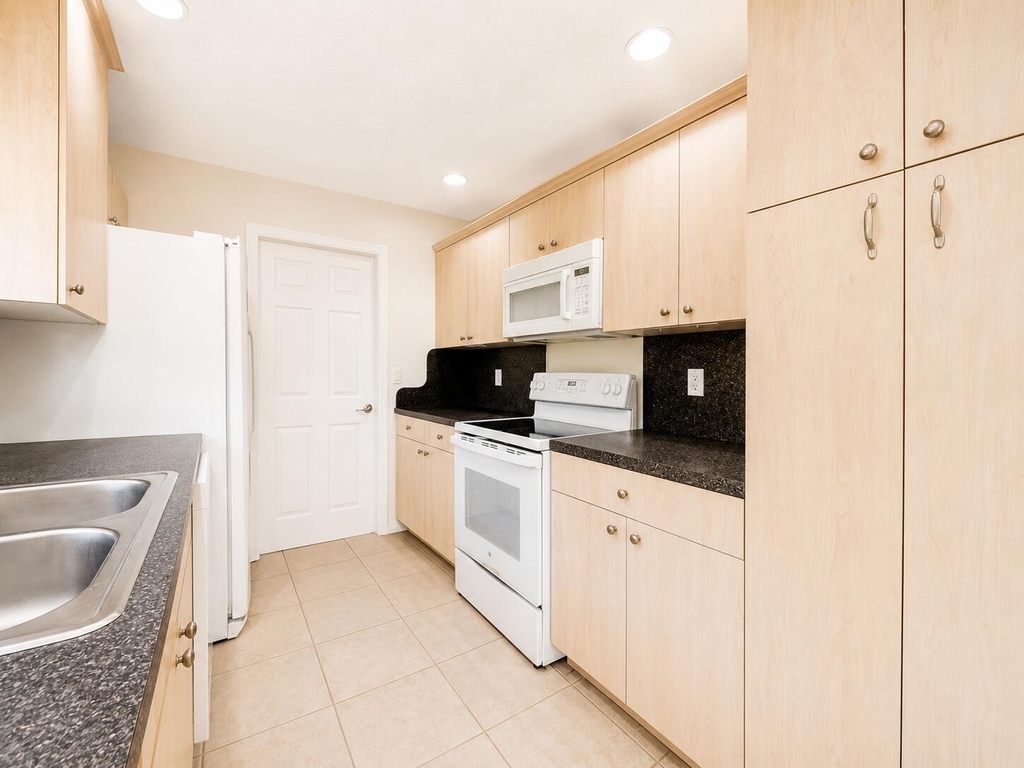 2822 Sw Giralda Street - Photo 8