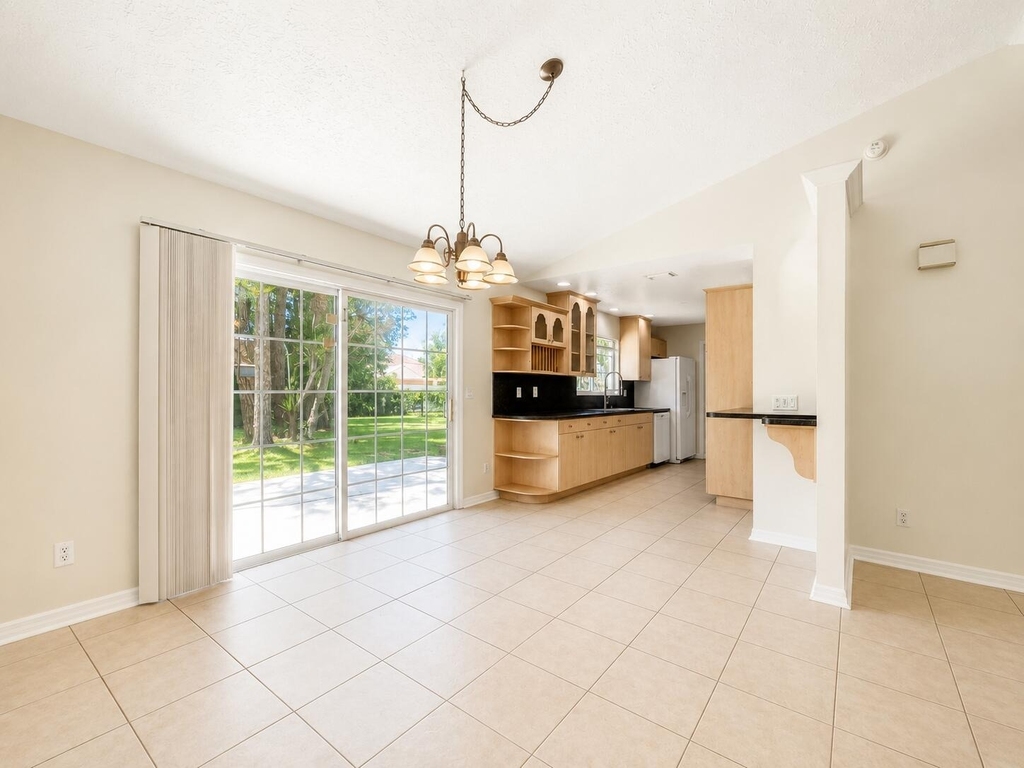 2822 Sw Giralda Street - Photo 5