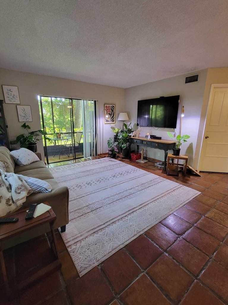 632 Trace Circle - Photo 1
