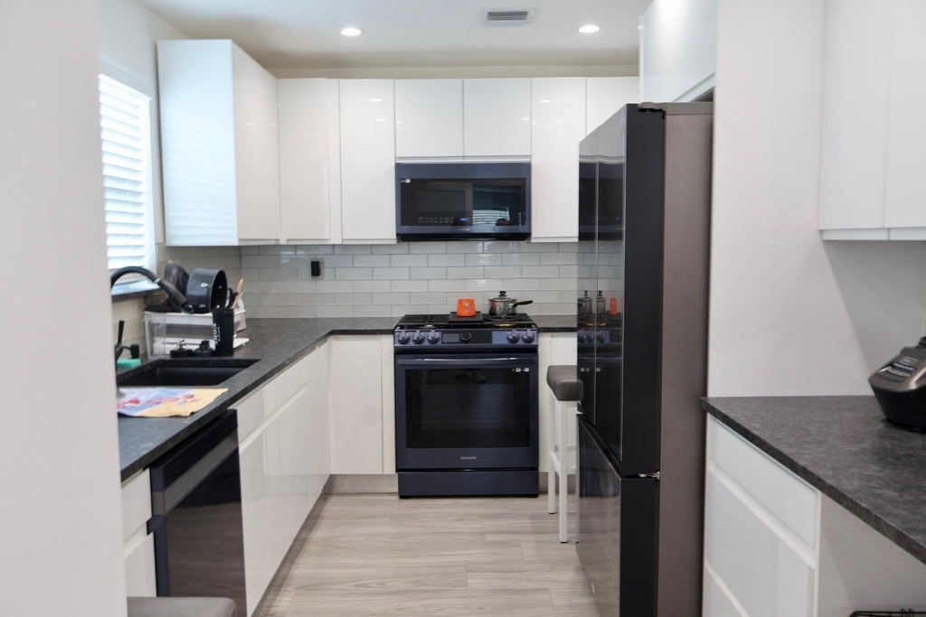 121 Se 14th Street - Photo 0